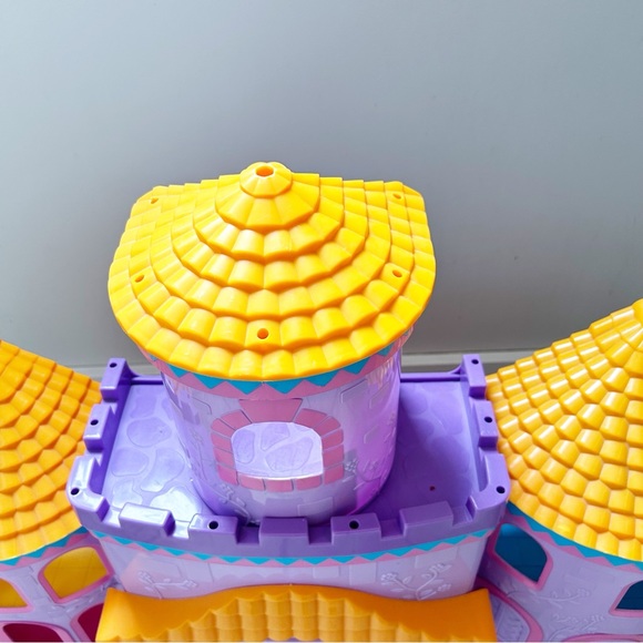 Dora the Explorer Castle nearly 2 feet tall 7 room Secret Door - Picture 3 of 13